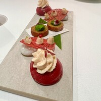 シェ オリビエ - フィンガーフード ボレンタ・ミント・ビスタチオメバルメザン・サーモンメビーツ・タラマ