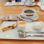 アドゥエパッシ - デザートが3種類も(｡ŏ﹏ŏ)美味しかったな〜チーズケーキ爽やかリコッタチーズとほろ苦いカラメルソース・パンナコッタオレンジソース・濃厚ミルクのジェラート