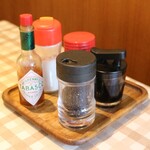 レストラン・コーポ - 卓上調味料たち