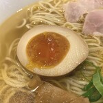 朝ラーメン 浜堂六九 - 味玉はんぶん、
具材が多く、お得感ありますね！