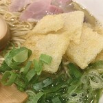 朝ラーメン 浜堂六九 - 油揚げがスープに合う！