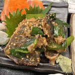 わ楽 - カツオのたたきピリ辛ニラ和え