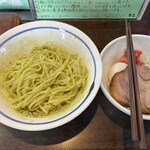 麺や 青雲志 - この抹茶色！