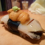 弘寿司 - 鮑のウニ乗せ握り