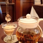 東洋軒 - ティーセットはアールグレーをチョイス
      シュガーポットがオシャレで可愛い♡