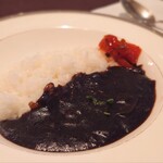 東洋軒 - ④ ブラックカレー(ハーフ)
      さらにご飯少なめにして頂きました