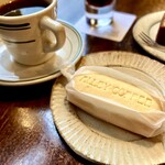 アリー コーヒー - 6月中旬。友達のオーダーを撮影させていただきました。こちらのレーズンサンドは私も大好きです！きっときっと、また3人でアリーに行きましょう♬