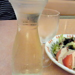 Saizeriya - 白ワイン　デカンタ250cc（税抜き200円）