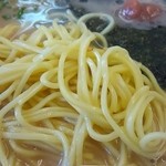 山岡家 - 麺アップ