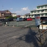 暁 - 駐車場