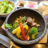 黒毛和牛　石焼サイコロステーキ定食