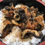 でか盛り海鮮問屋 - うなちらし