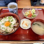 炭火焼豚丼柏家 - 