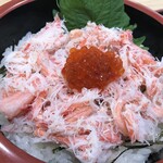 でか盛り海鮮問屋 - ズワイガニとイクラ