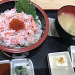 でか盛り海鮮問屋 - ズワイガニ丼