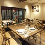 タンテ グラッツィェ - １階テーブル席