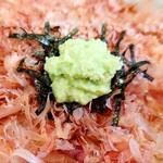 そば処 はないかだ - 「わさび飯」にトッピングされた「三瓶わさび」