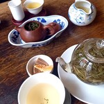 悟空茶荘 - お茶請けの小菓子はサービス　山査子とドライフルーツ