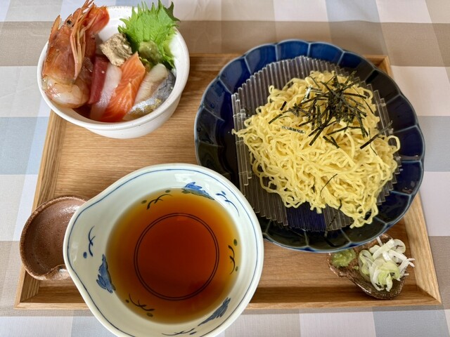 komeko食堂 - 鮫（海鮮丼）の写真