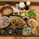 ごはんや ちぃ 一汁千菜 - 