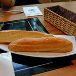B＆M 151A - ランチに付くパン　　バターが塗られています