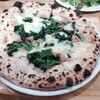 タヴェルナ・エ・ピッツェリア　サルーテ - 本日のピザ。ほうれん草・ツナ・アンチョビのチーズソース