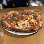 ピッツェリア トラットリア ダ オカピート - つぶ貝と鰯のマリナーラ&マルゲリータプロヴォーラのメタメタ