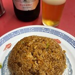 新福菜館 本店 - やきめし600円とスーパードライ大瓶700円。卵焼豚葱が香ばしく焼かれていて美味。
