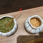 こめらく たっぷり野菜とお茶漬けと。 - わさびと、あられも　薬味として卓上に置かれています