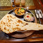 ラサマンダ - 料理写真:●プラナセット（カリー1種類）　1,100円

と『夜限定』と書かれていた
カリーが頼める様な説明をされていたので

●真夏カリー　＋220円

合計　1,320円　を注文してみた