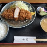 とんかつ 山花 - 厚切りロース定食1,320円