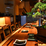 焼鳥 しるべ - 盆栽入りカウンター席