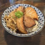 自家製麺 カミカゼ - チャーシュー丼（¥350）。