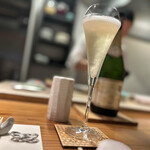 板前焼とり 成海 - ビール一気飲みしたあと、メニューみたらあったので大好きなスパークリングワインを。