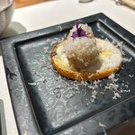 板前焼とり 成海 - うずらの卵、ゴルゴンゾーラ。熊本。下のはカリカリバスケット。