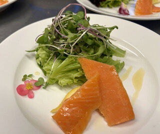 春告げ鳥 - 自家燻製した信州サーモンの