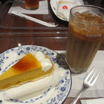 ドトールコーヒーショップ - かぼちゃのムースタルト、アイスカフェラテ