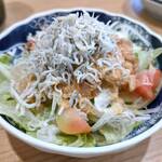 丸富食堂 - シラスの漁師サラダ￥583