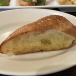 パスタバル MiKiYA's - ランチAセットのガーリックトースト