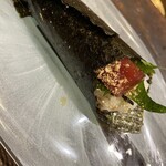 寿司処 鶴と亀 - 漬けマグロの巻き