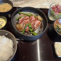 肉割烹 SHUN - 日替わりの気まぐれランチ。こちらで税込み1500円はかなりお得でしょう！！！