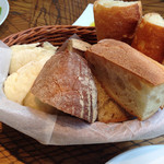 ル バー ラヴァン サンカンドゥ アザブ トウキョウ - 食べ放題のパン