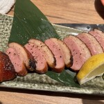 おでんと炉端 たけし - 鴨の炙り！皮の表面はカリッカリッで、肉はめちゃくちゃ柔らかい！味付けもしっかりで、酒に合わない訳がない！