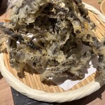 おでんと炉端 たけし - 黒さきいかの天ぷら！見た目はグロテスクだが、味も歯応えもしっかりしていてめちゃくちゃ美味い！量もたっぷり！ビールとの相性は最高！