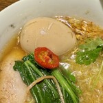 らぁ麺や 嶋 - 出てくる出てくる、味玉、ほうれん草♪