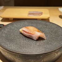 鮨 由う - 
