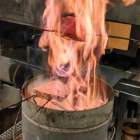 魚と炭と鉄板と ととと - 藁焼きのライブ感がたまらない