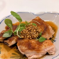 魚と炭と鉄板と ととと - 地鶏の鉄板焼