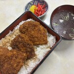 林屋食堂 - ソース丼は昭和時代の演出を徹底的にカツが少なめ