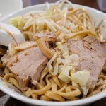 凛 - M.O(町田オリジナル) スープなし・麺1/3(約140g)・ニンニクあり・生卵トッピング
